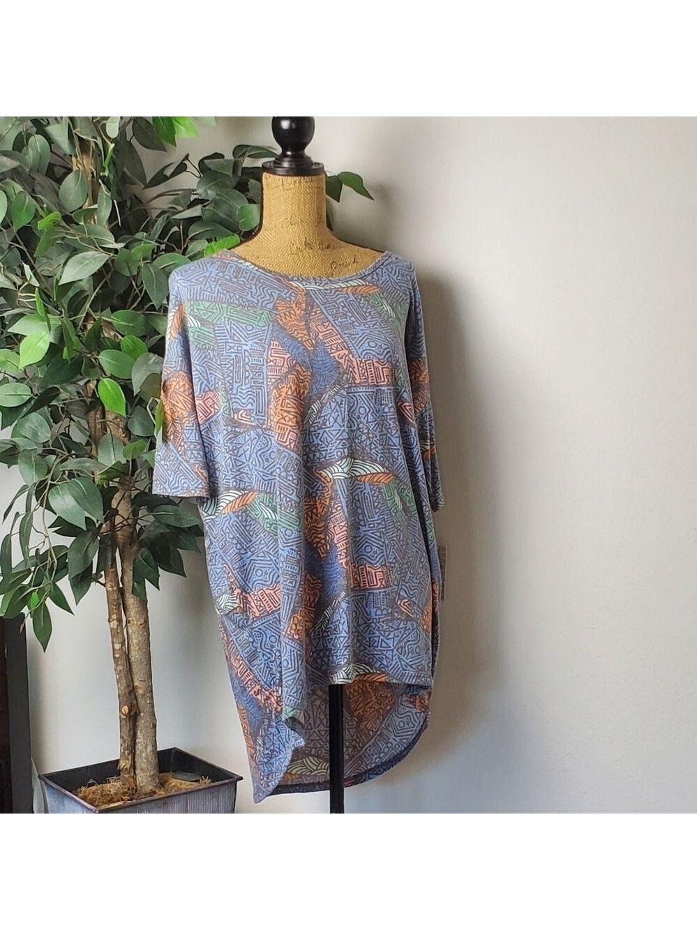 LuLaRoe Irma Tunic Tee Small Aztec